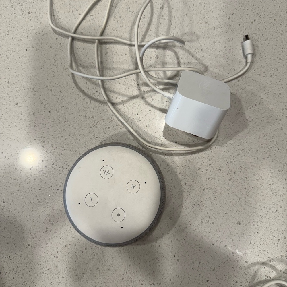 Echo Dot 3rd gen White Smart Speaker- gently used